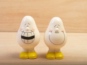 Smiley egg salt and pepper pots