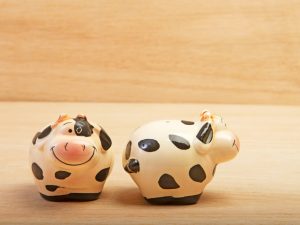 Round cow salt and pepper pots